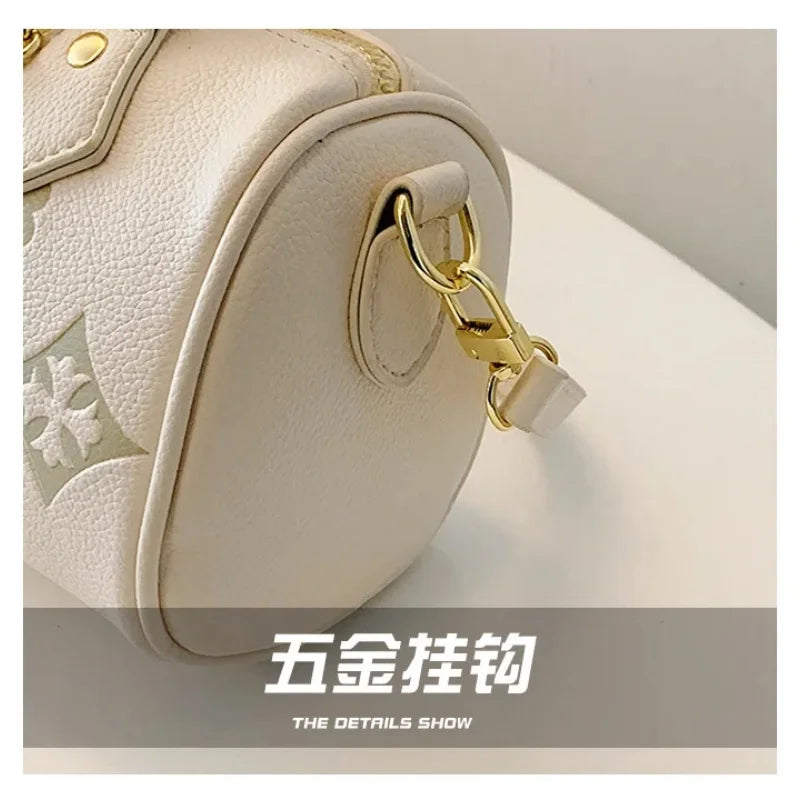 Women's Shoulder Bag Four Leaf Strawberry Diamond Pendant Chain Bag Fashion Crossbody Bag Underarm Bag