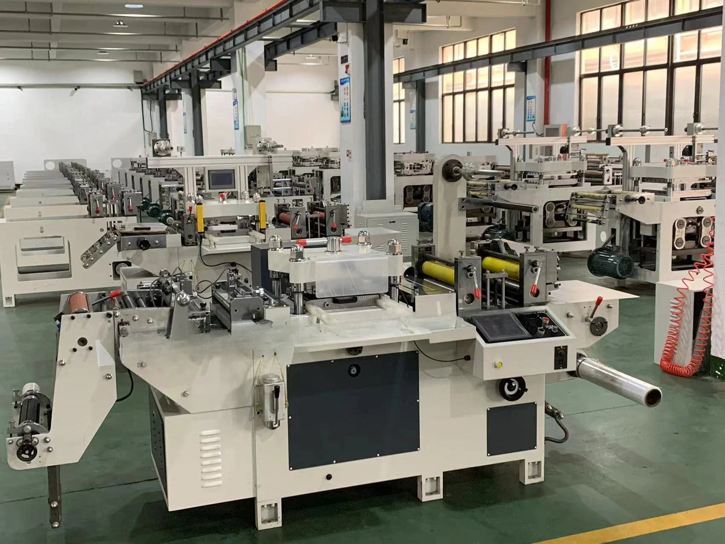 YG Hot Sale Multi Function Automatic Paper Rolls Slitter Rewinder Machine Thermal Self Adhesive Paper Rewinding Cutting Machine