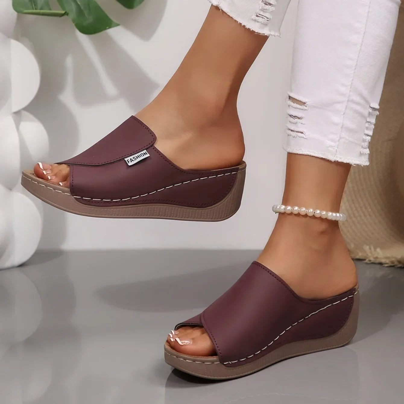 Women Wedge Slippers Summer 2025 New Fashion Slippers Open Toe Breathable Sandals Comfortable Buckle Woman Shoes Slides Women