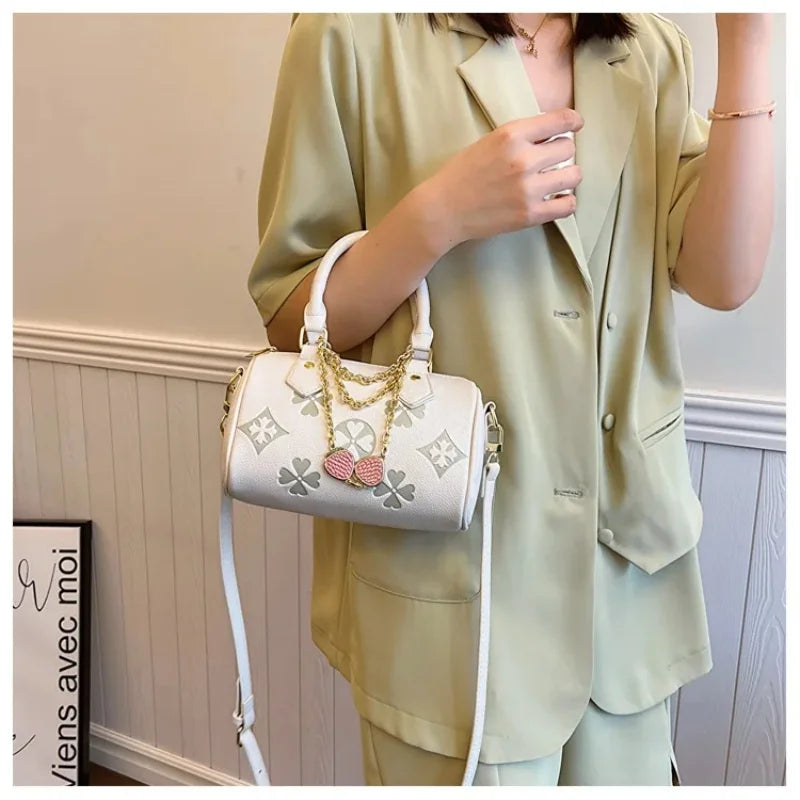 Women's Shoulder Bag Four Leaf Strawberry Diamond Pendant Chain Bag Fashion Crossbody Bag Underarm Bag