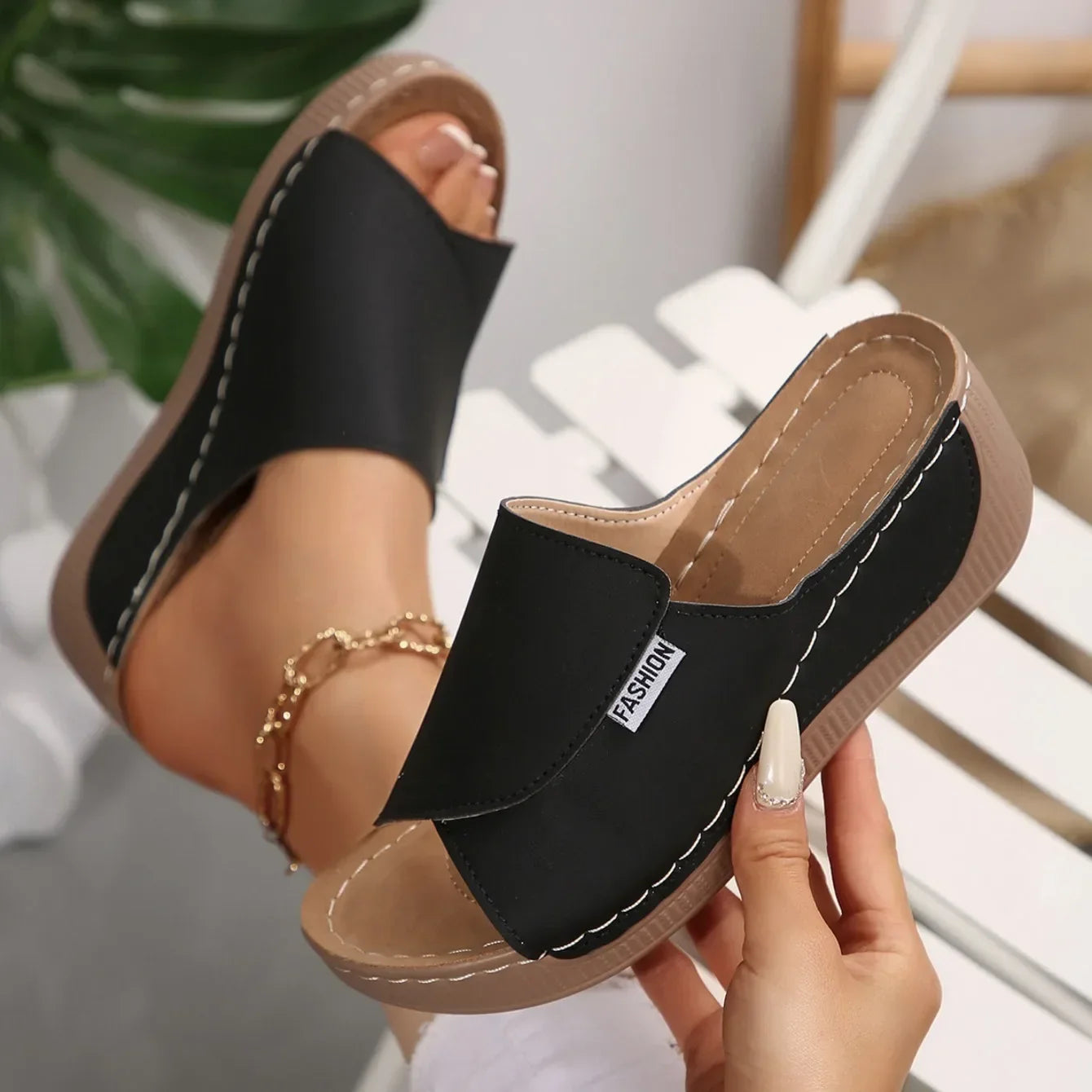 Women Wedge Slippers Summer 2025 New Fashion Slippers Open Toe Breathable Sandals Comfortable Buckle Woman Shoes Slides Women