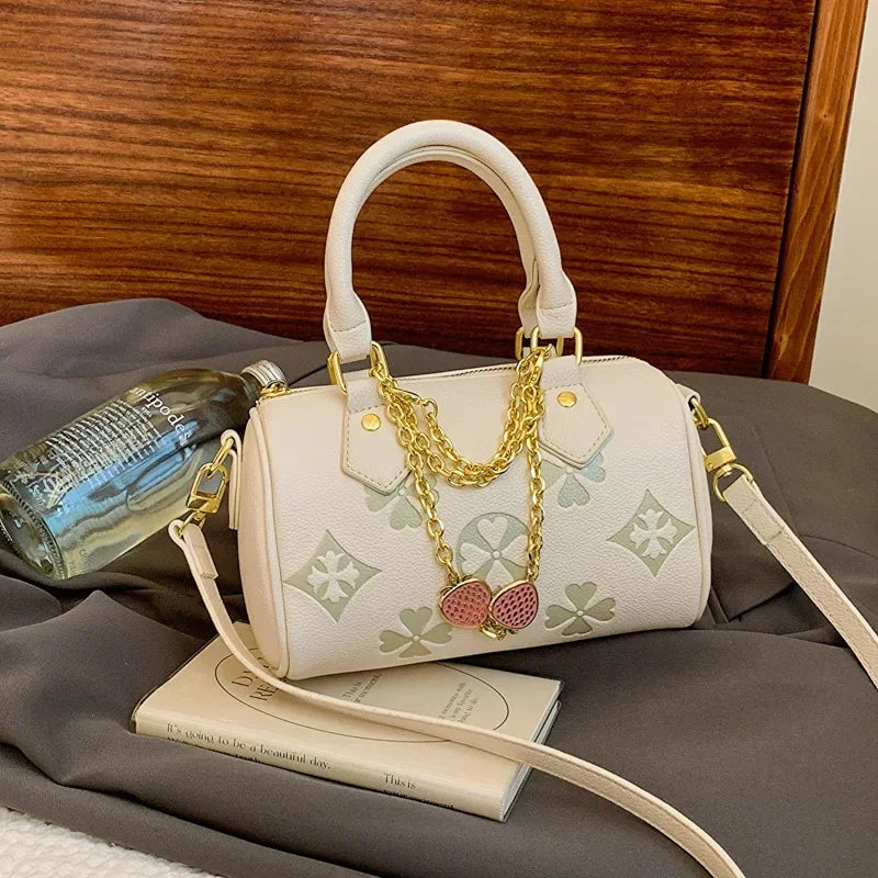 Women's Shoulder Bag Four Leaf Strawberry Diamond Pendant Chain Bag Fashion Crossbody Bag Underarm Bag