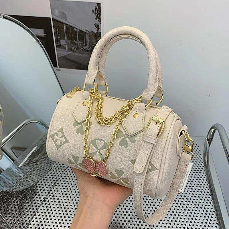 Women's Shoulder Bag Four Leaf Strawberry Diamond Pendant Chain Bag Fashion Crossbody Bag Underarm Bag