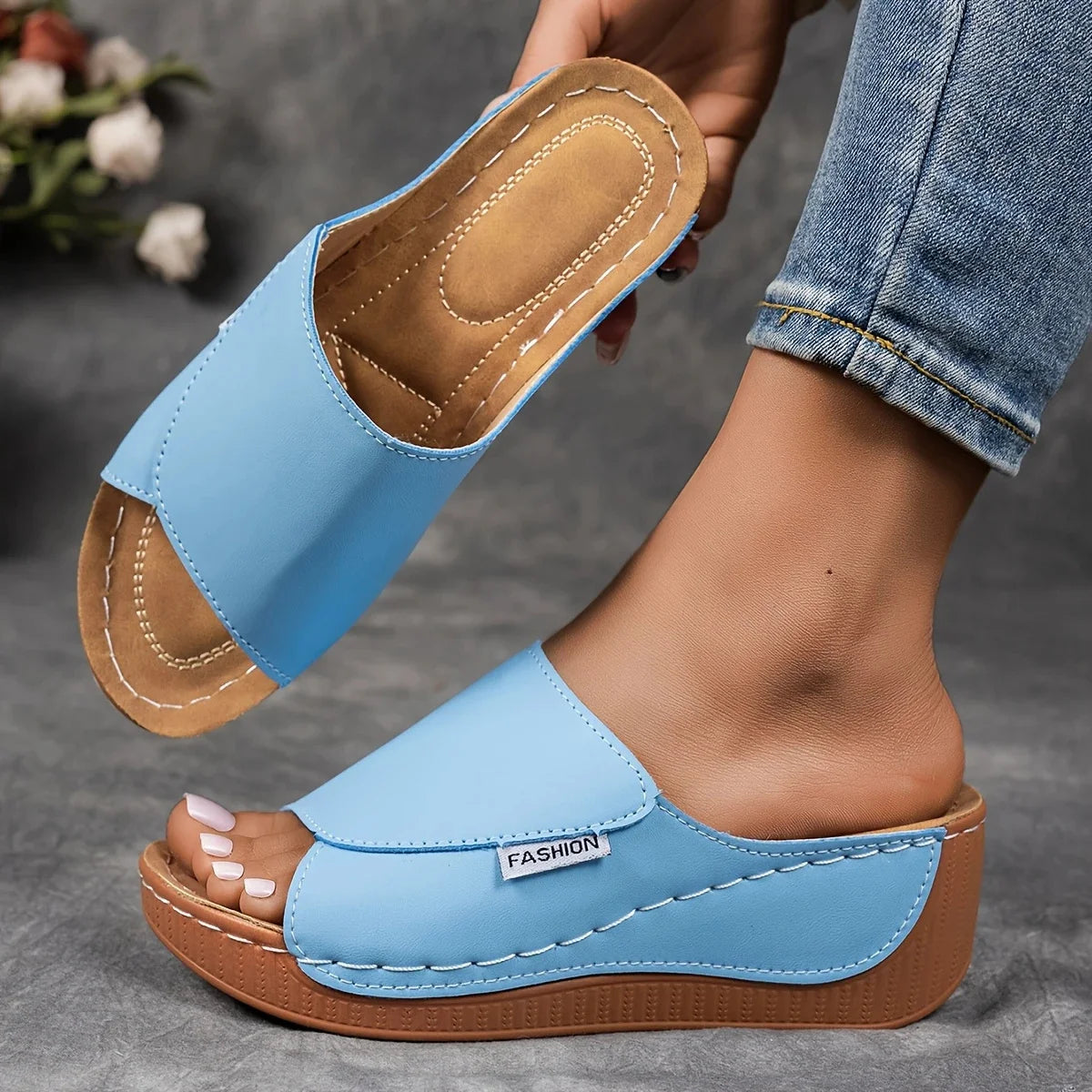 Women Wedge Slippers Summer 2025 New Fashion Slippers Open Toe Breathable Sandals Comfortable Buckle Woman Shoes Slides Women