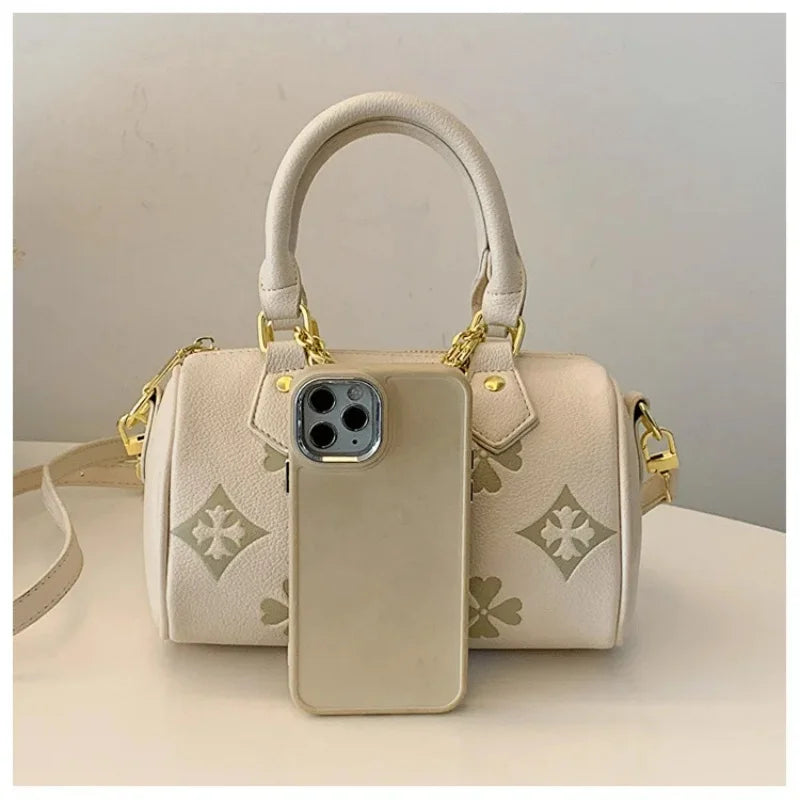 Women's Shoulder Bag Four Leaf Strawberry Diamond Pendant Chain Bag Fashion Crossbody Bag Underarm Bag