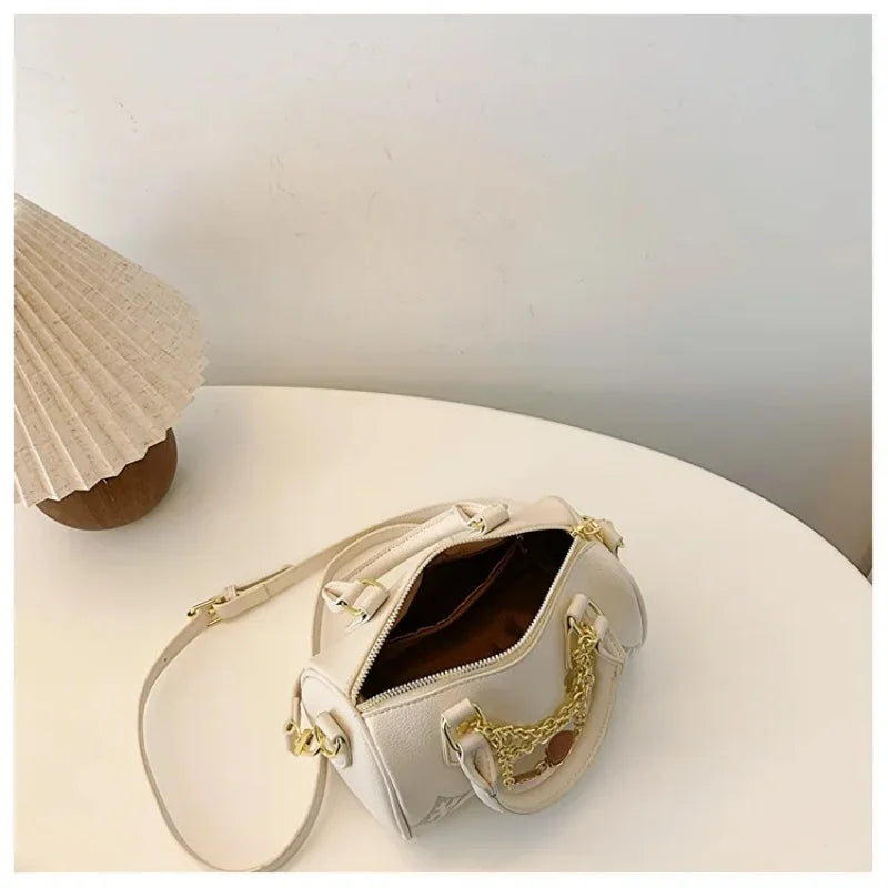 Women's Shoulder Bag Four Leaf Strawberry Diamond Pendant Chain Bag Fashion Crossbody Bag Underarm Bag