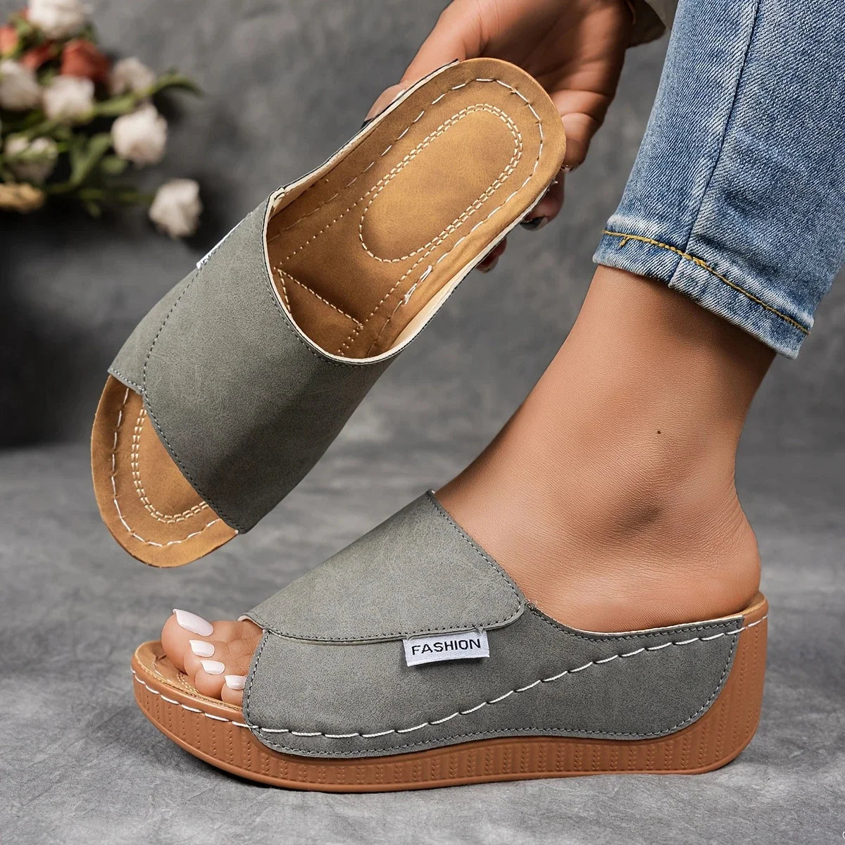 Women Wedge Slippers Summer 2025 New Fashion Slippers Open Toe Breathable Sandals Comfortable Buckle Woman Shoes Slides Women