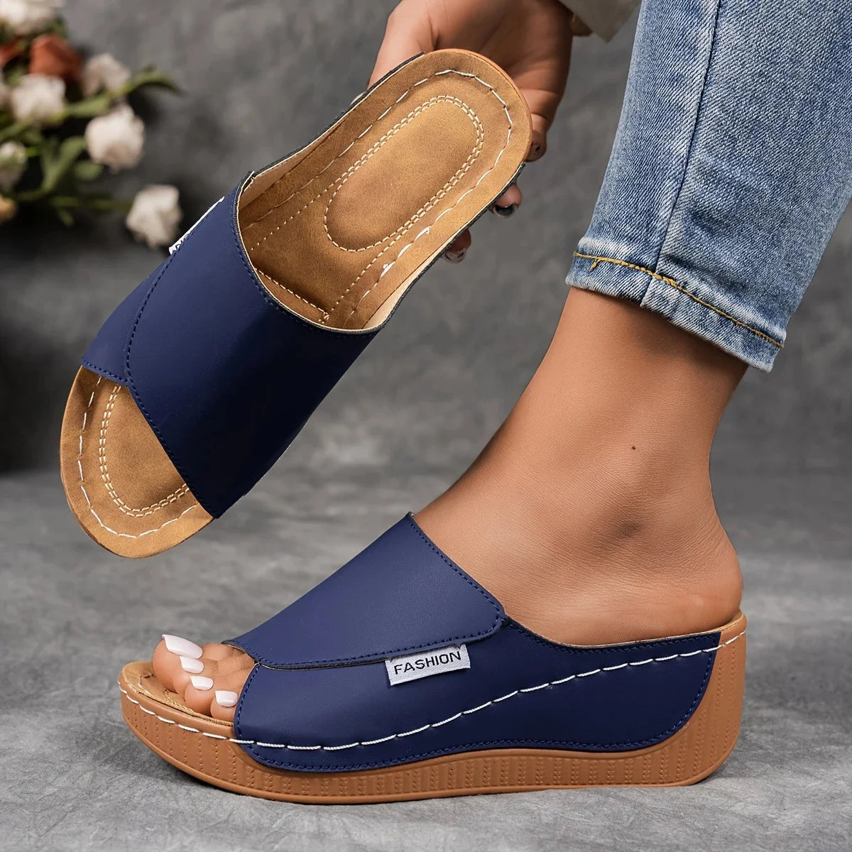 Women Wedge Slippers Summer 2025 New Fashion Slippers Open Toe Breathable Sandals Comfortable Buckle Woman Shoes Slides Women