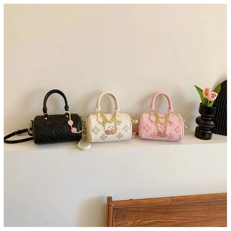 Women's Shoulder Bag Four Leaf Strawberry Diamond Pendant Chain Bag Fashion Crossbody Bag Underarm Bag